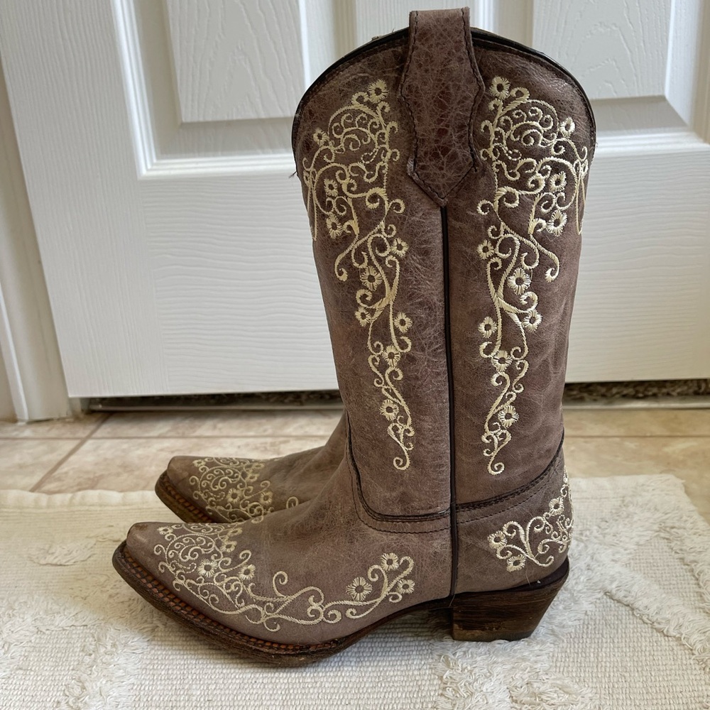 Corral Women’s Floral Embroidery Cowboy Boot